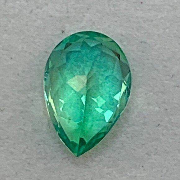 Elegant Green Teardrop Gemstone Pendant - Picture 13 of 13